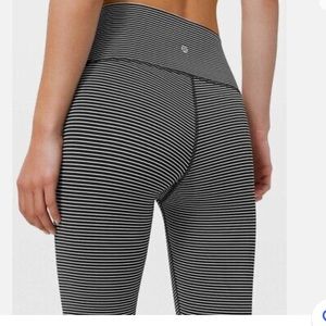 Wunder Under High Rise Legging Parallel Stripe Black and White Size 6